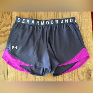 Womens Under Armor Shorts with Pockets - size medium